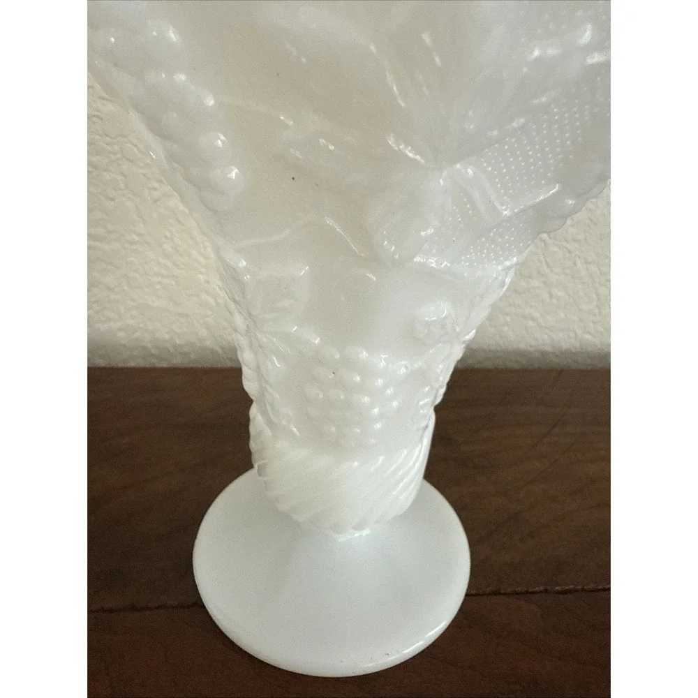 Vintage Anchor Hocking Milk Glass Flared Ruffled Vase 6